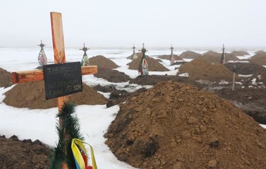 На запорожском кладбище заранее сделали могилы для бойцов АТО