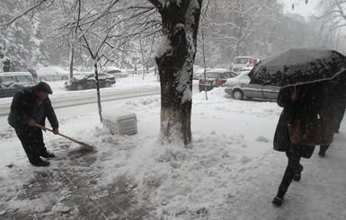 Синоптики: Снег в Киеве будет идти до вечера