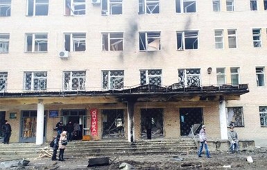 От ночных обстрелов Донецка остановился транспорт и остались без стекол десятки домов