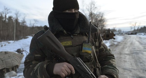 Юристы: в Украине вводится неофициальное военное положение
