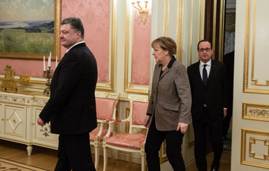 Порошенко, Меркель и Олланд собрались на расширенное заседание
