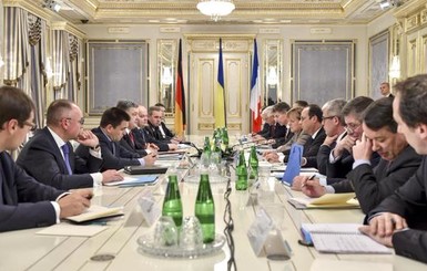 В Киеве завершилась встреча Порошенко, Меркель и Олланда