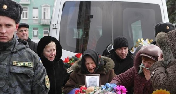 В Днепропетровске простились с 11 героями АТО