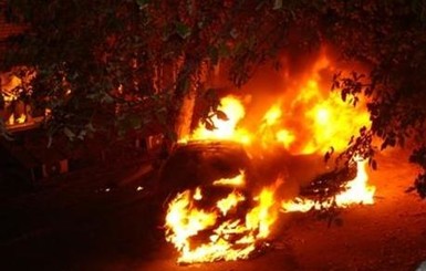 В Тернополе подожгли автомобиль местного депутата