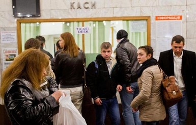 Киевляне массово скупают жетоны метро, талончики для трамваев и троллейбусов 