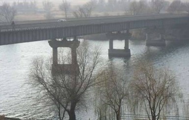  В Одесской области на трассе международного значения частично разрушился мост