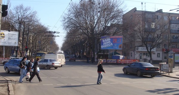В Территорию возле одесского роддома перекрыли, из-за сообщения о бомбе