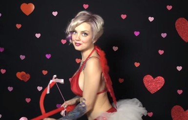Модель Сара Икс в честь Дня святого Валентина 