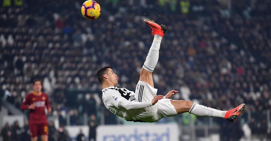 Роналду - 35 лет: самый прыгучий футболист отмечает день рождения