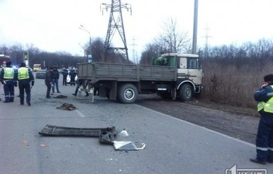 В Кривом Роге маршрутка столкнулась с МАЗом: восемь пострадавших