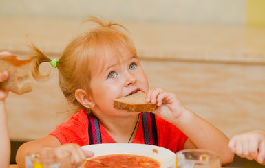 Харьковчане жалуются, что малыши не наедаются в детсадах