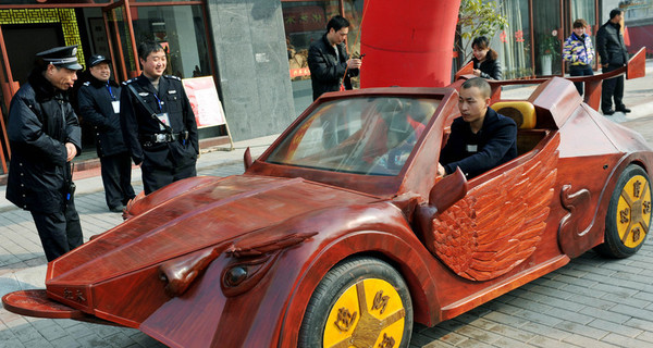 Китаец создал из древесины удивительный спорткар 