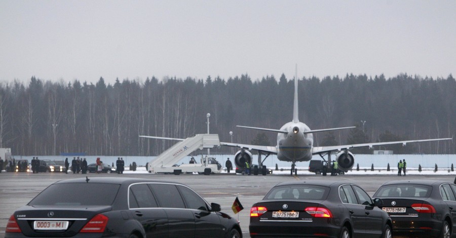 В Минске не могут сесть самолеты из-за слета президентов