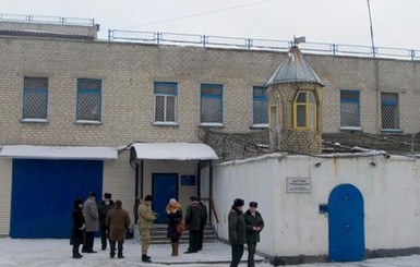 В обстрелянную колонию в Луганской области вернулась почти сотня заключенных