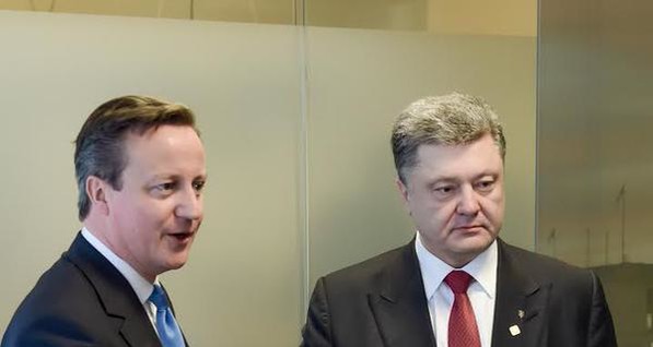 Порошенко после бессонной ночи в Минске встретился с премьером Британии в Брюсселе