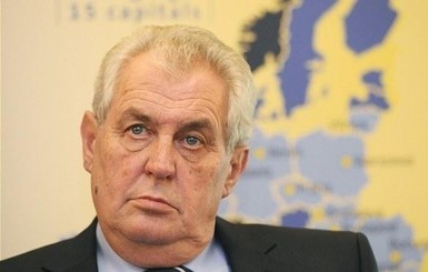 Президент Чехии предложил смягчить санкции против России