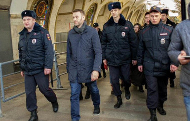 Алексея Навального  задержали за распространение листовок в метро 