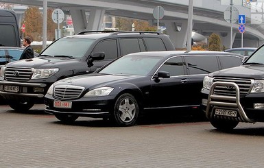 Порошенко ездил по Минску во время переговоров на мерседесе с украинскими номерами