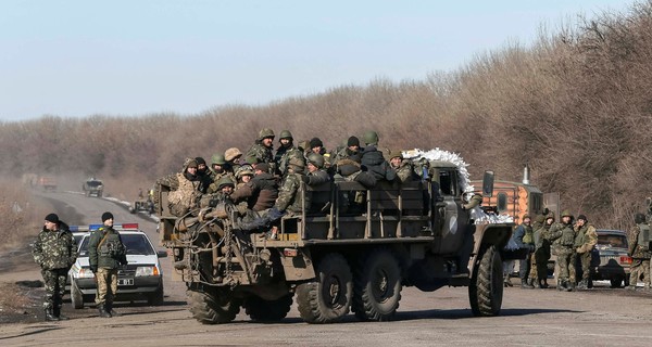 Наши войска выходят из Дебальцево, противник подорвал железную дорогу 