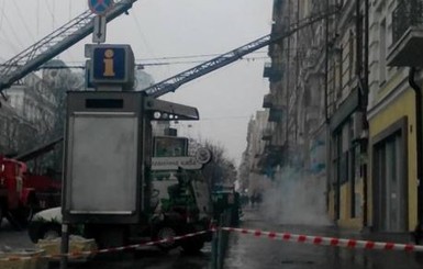 В центре Киева горит 5-этажка возле 