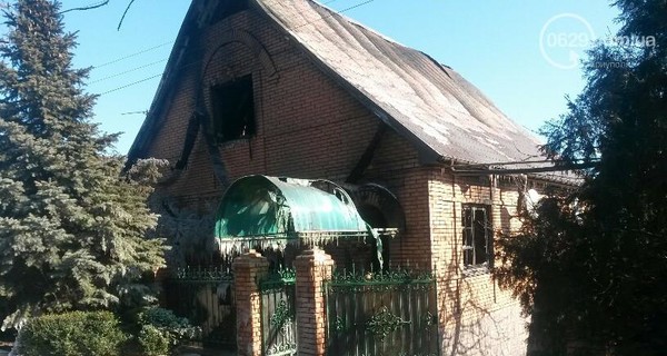 Мариупольского депутата связали и подожгли вместе с домом