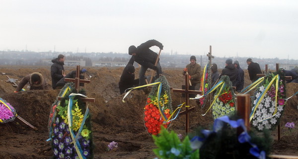В Днепропетровск десятками везут тела погибших под Дебальцево 