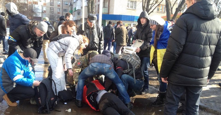 Соцсети о взрыве в Харькове: кто-то бросил бомбу из проезжающей машины