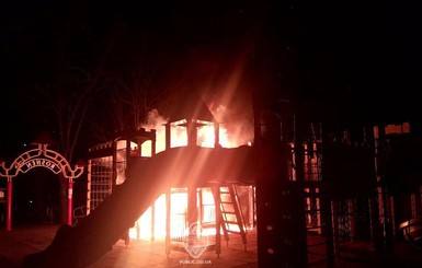 В Одессе сожгли детскую площадку от 