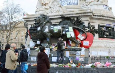 Мемориал Charlie Hebdo в Париже осквернили четвертый раз за две недели