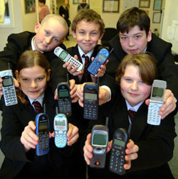 Школьникам запретят пользоваться мобилками 