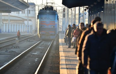 В Киеве на крыше поезда погиб экстремал