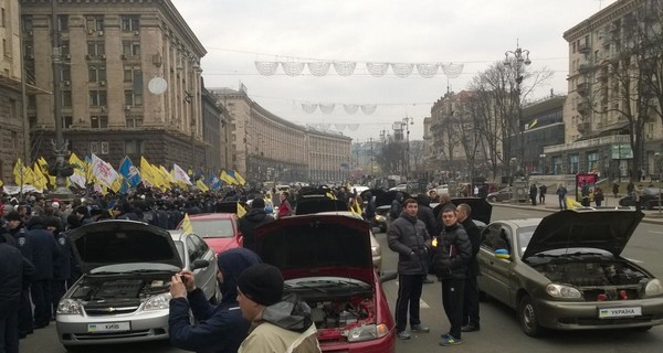 В Киеве возле мэрии собрался митинг против Кличко