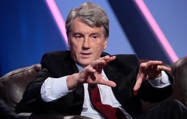 Ющенко обвинил в падении гривны не Гонтареву, а Яценюка