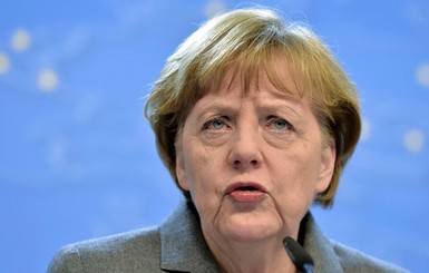 Меркель в разговоре с Порошенко пообещала помочь с экономикой