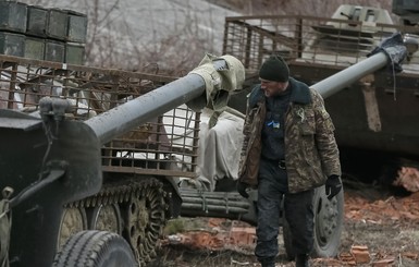 Отвод войск в Донбассе: ОБСЕ наблюдает, а жители слышат стрельбу