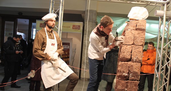 На Празднике шоколада во Львове откроют сладкую мельницу и сделают огромные конфеты