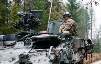 США перебросит в Латвию танки и бронемашины