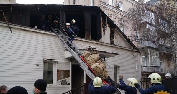 В Киеве пожарные погибли из-за вспышки канистры с бензином