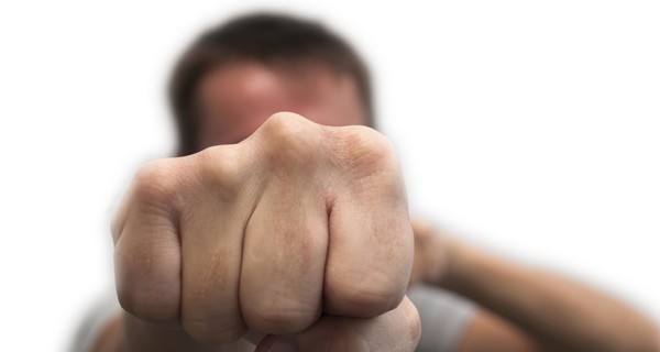 На Закарпатье учитель физкультуры побил подростка за конфликт с его сыном