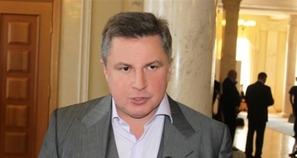 ЕС снял санкции с сына Азарова и еще троих экс-чиновников