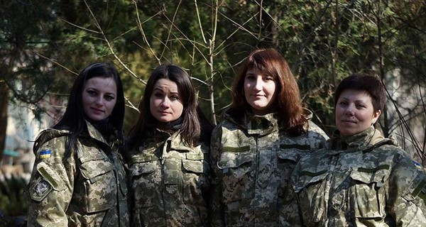 Женщины-военные: 