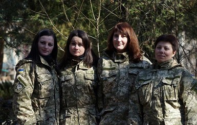 Женщины-военные: 