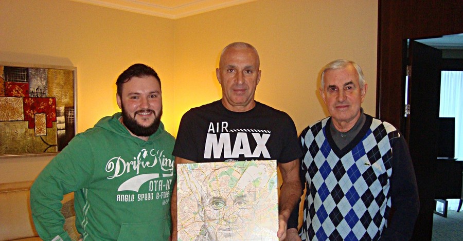 Харьковчанин нарисовал Ярославского точками и подарил портрет кумиру