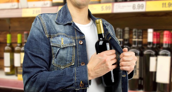 На Херсонщине безработный обокрал магазин, чтобы накрыть стол к 8 марта