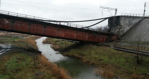 Лысенко: в Луганской области взорвали мост, поезда остановились