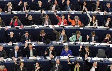 Европарламент установил лимит на комиссию банка за платежи картами