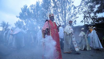 В Эфиопии священники благовониями защитили от коронавируса
