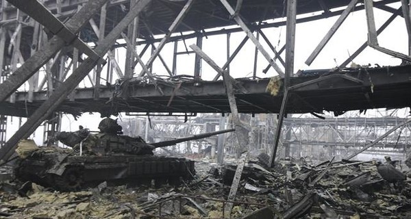 Хроника перемирия: в Донецке обстреляли аэропорт, в Артемовске собирались взорвать плотину