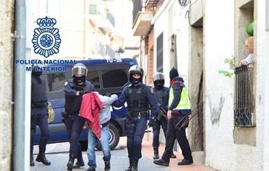 В Испании полиция задержала восемь человек по подозрению в терроризме
