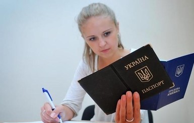 Посольства Украины за рубежом прекратили выдавать паспорта